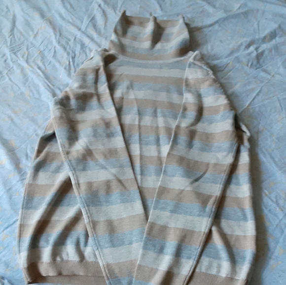 Sweater - Picture 3 of 3